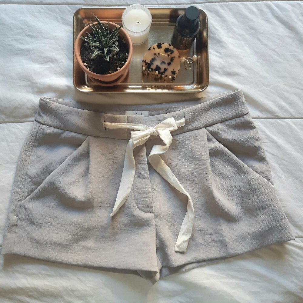 Wilfred Exergue Pleated Tie-Front Crepe Shorts